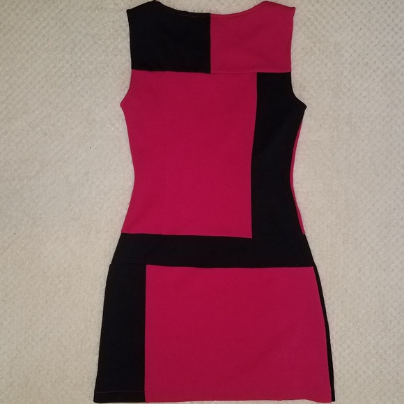 Fuchsia and Black Bodycon Dress - Picture 3 of 5
